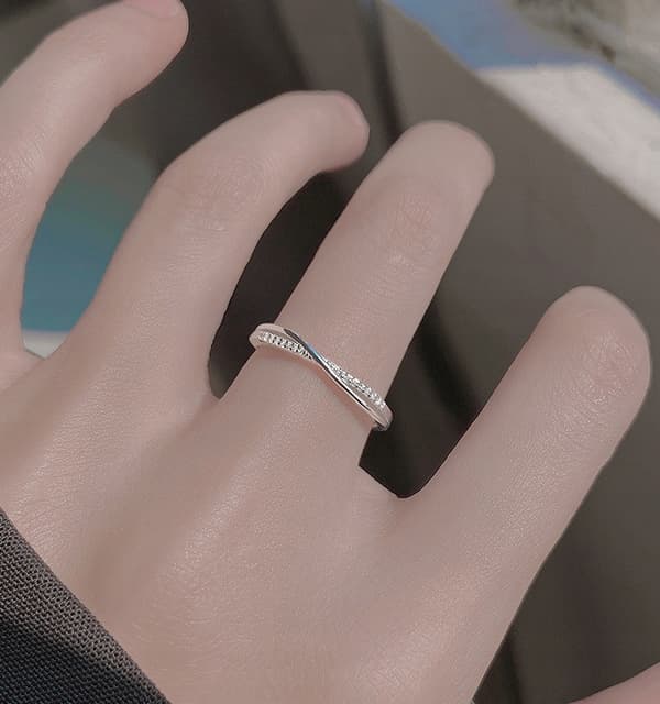 Tunn justerbar 925 silverring med sammanflätade diamantkristaller