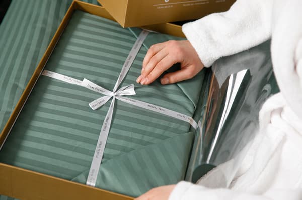 Premium grønt satin sengesæt 160x220 100% bomuld