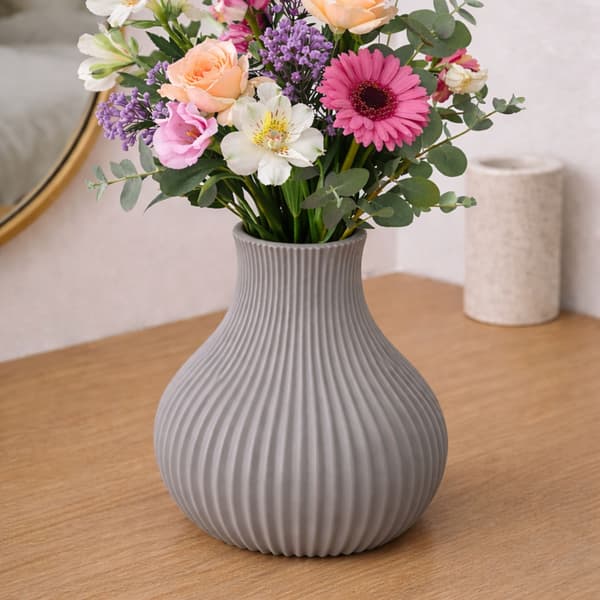 Dekorativ grå vase til tørre/blokblomster