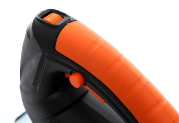 700 W pistosaha KD1675