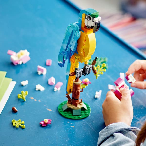 LEGO Creator Exotisk papegoja 253-delars set (31136)