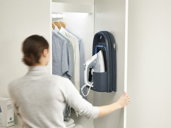 Pocket Plus -taittuva silityslauta, musta / Joseph Joseph