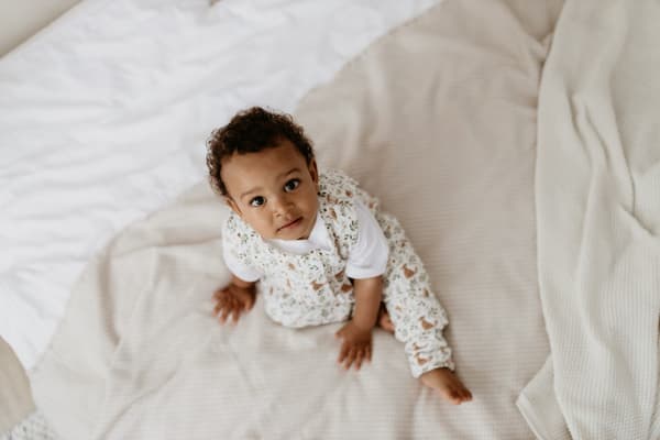 Sovsäck med ben S (1-2 år) Elfenbensfärgad
