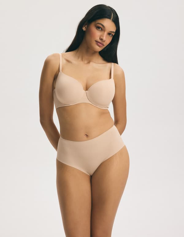 Q1.13 VACKER Esotiq Vadderad BH | Sandbeige 80G