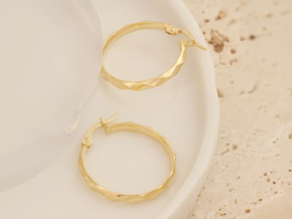 Dameøreringe i 585 guld, dekorerede creoler, elegante, som gave