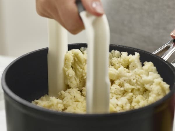 Easy-Mash grönsaksstötpress, vit / Joseph Joseph