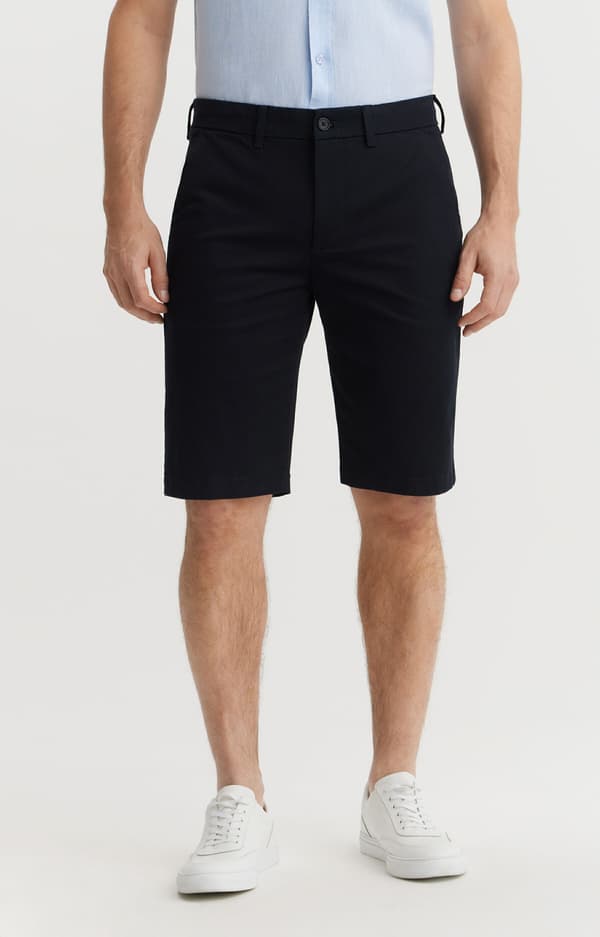 Marineblå shorts med smal pasform 31