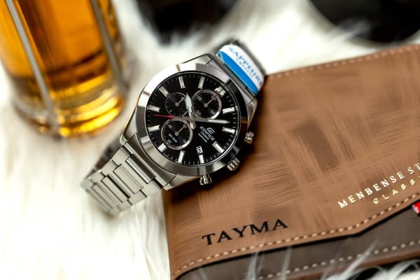 Miesten kello Casio EDIFICE Kronografi EFB-710D-1A ja laatikko
