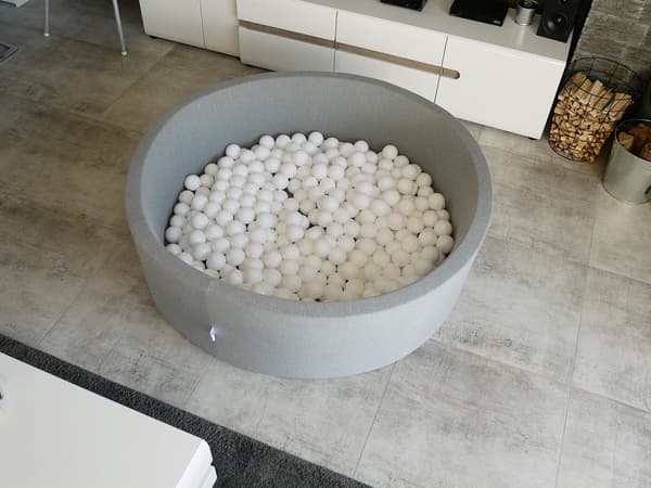 Lysegrå tørpool 110x30 med 400 bolde: transparent, perlemor, sølv, lys pink, lys mint