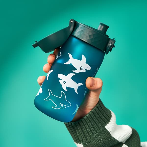 ION8 BPA-vapaa pullo I8RF350PBSHARK Sharks