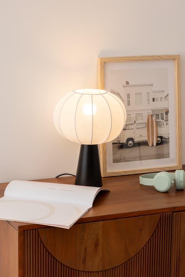 Tobi sort og hvid bordlampe