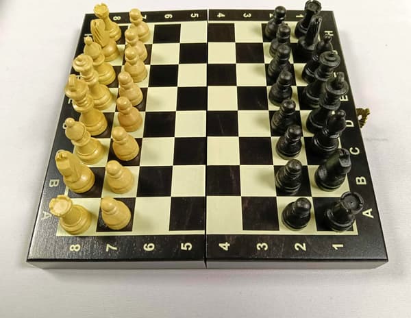 Mini sort magnetisk rejseskakspil 20x20cm