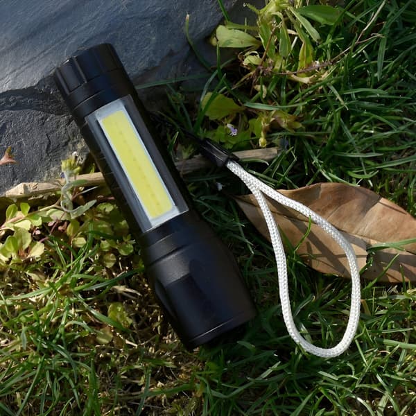 taktinen taskulamppu tehokas zoom 9,3 CM LED+COB musta