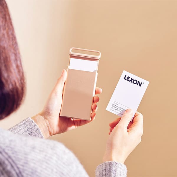 Lexon Nomaday Card Ljusguld Visitkortshållare