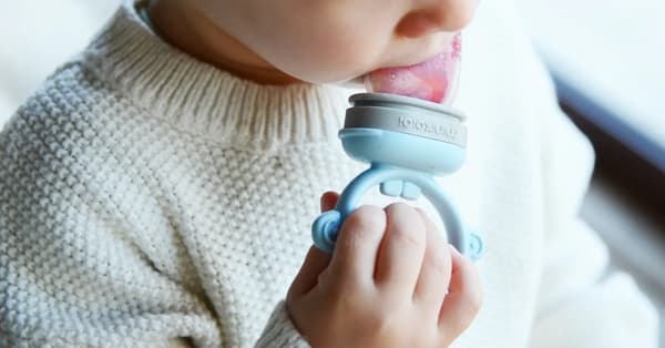 Silikonbitring för frukt och grönsaker 6m+ MinikOiOi