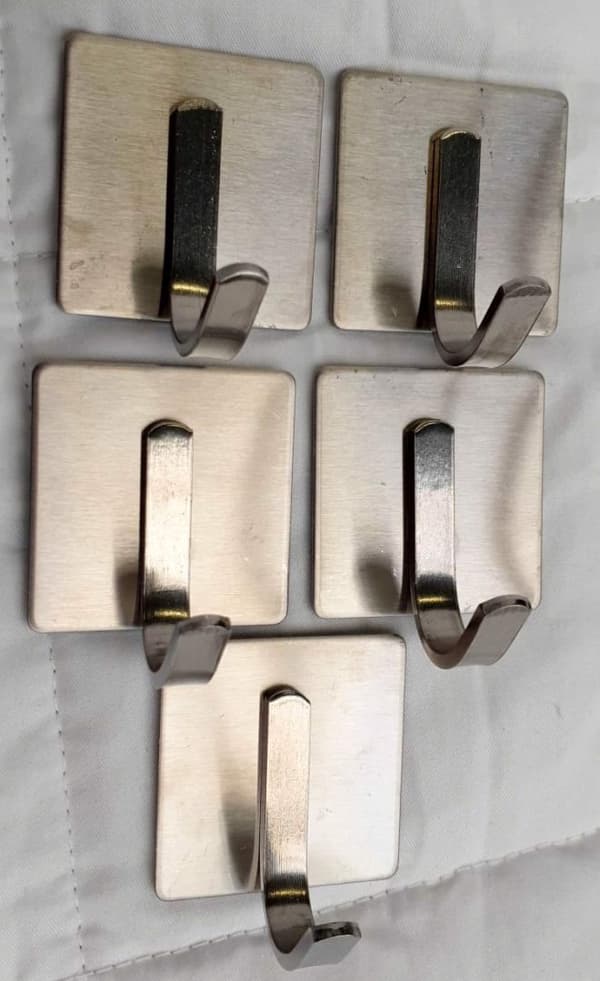 Itseliimautuvat koukut 45x45 mm pyyheripustimet