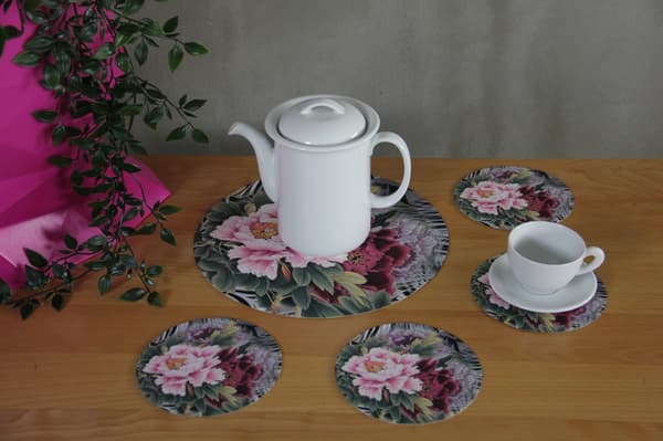 Sæt med runde bordmåtter 1+4 - IKEBANA