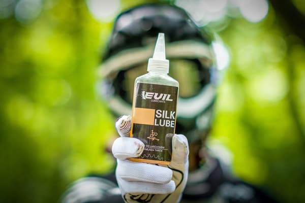 Silk Lube Evil Kettenöl 100ml smörjolja med silikon