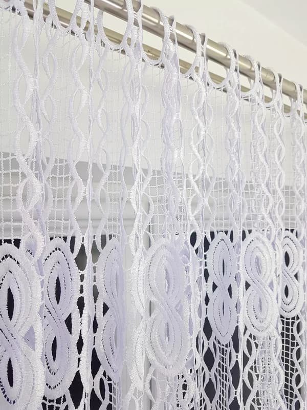 Guipuregardin med moderne accent 300 cm