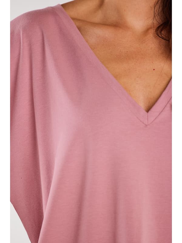 Ledig, överdimensionerad midiklänning med V-ringning, rosa. One size.