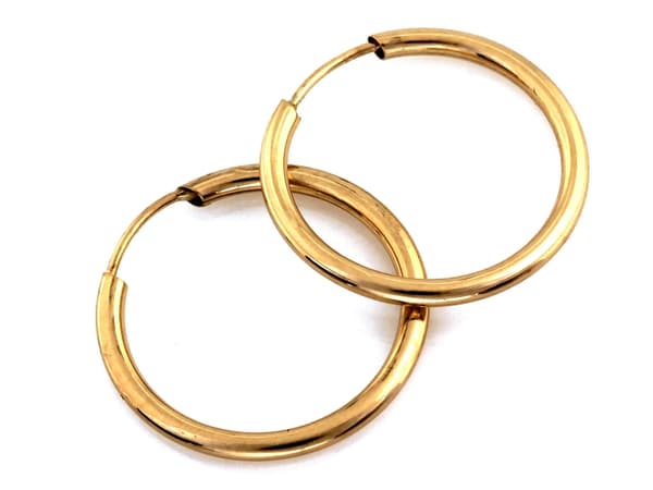 Øreringe i 585 guld til kvinder med moderne ring som gave