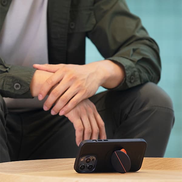 Uniq Novo cover med stativ til iPhone 14 Pro Max, sort