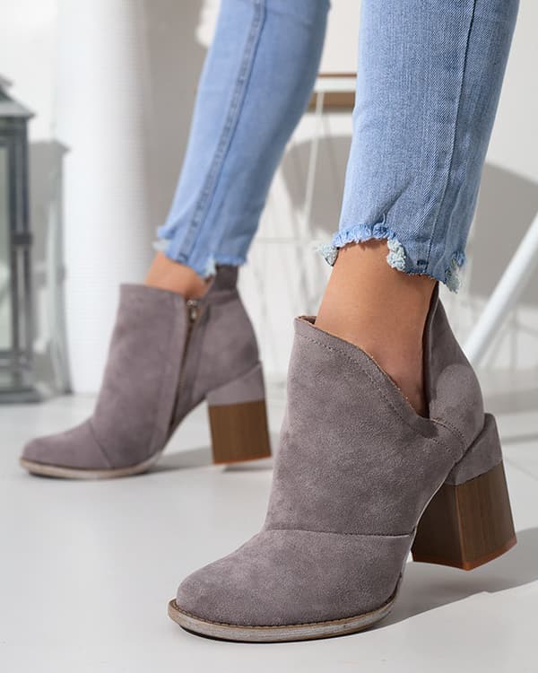 Ariko Grå Ankelboots med Utskuren Klack 39