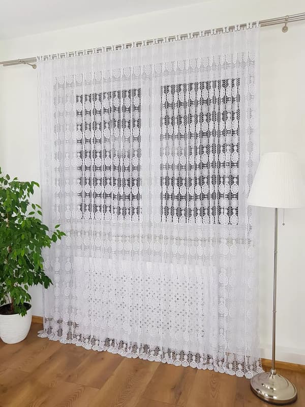 Guipuregardin med moderne accent 300x250cm