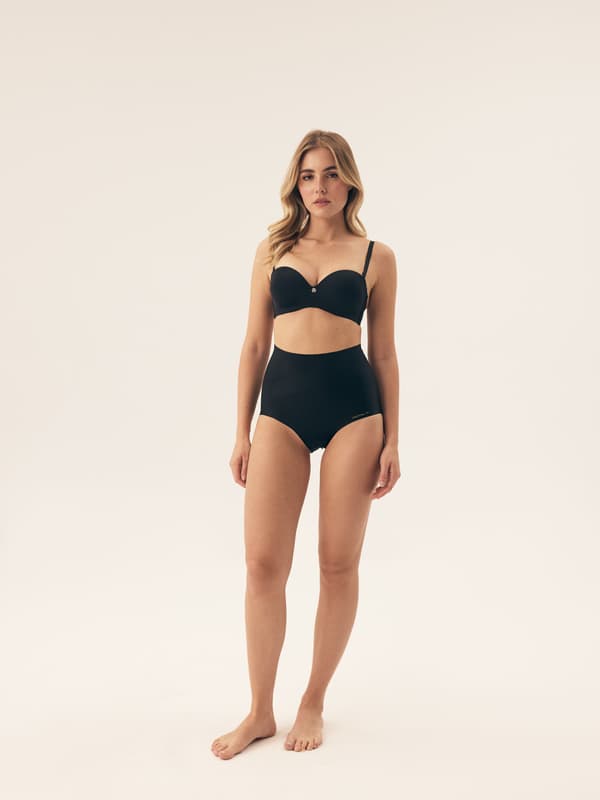 Ensfarvede S-formede trusser med høj talje