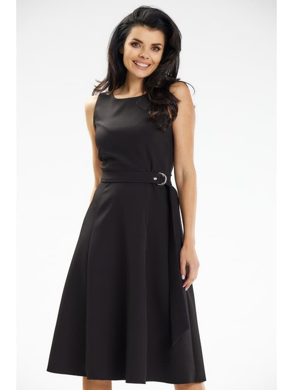 Elegantti midi-mekko olkaimilla ja vyöllä, musta M