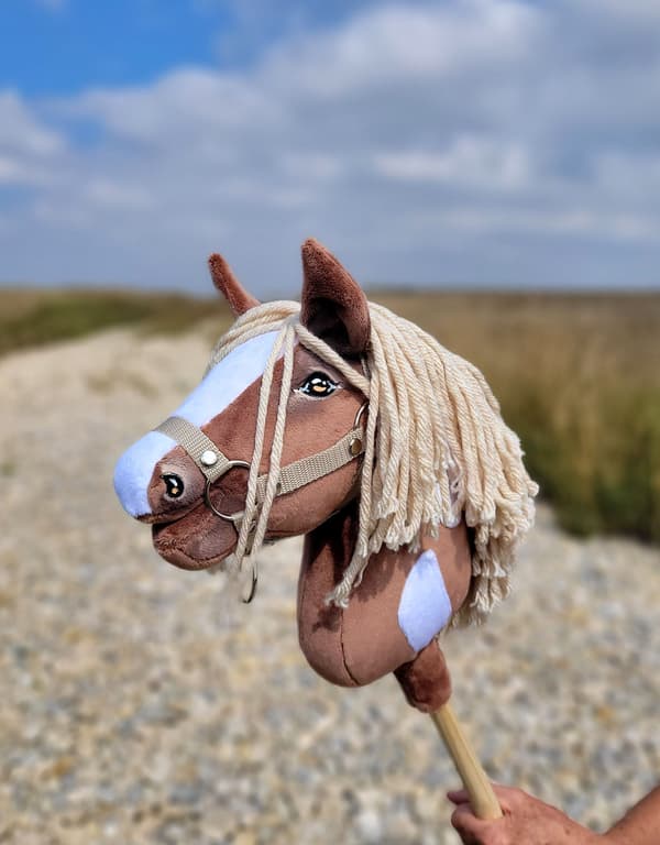 Käpphäst Medium Premium Beige Western Bay med Ljus Man A4