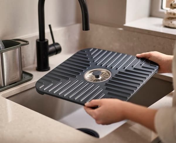 SinkShield sikkerhedsindsats til håndvaske, grå / Joseph Joseph