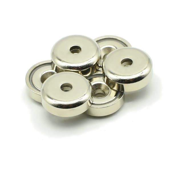 MAGNETISK HÅLLARE STÅLHUS SKRUV D20 mm