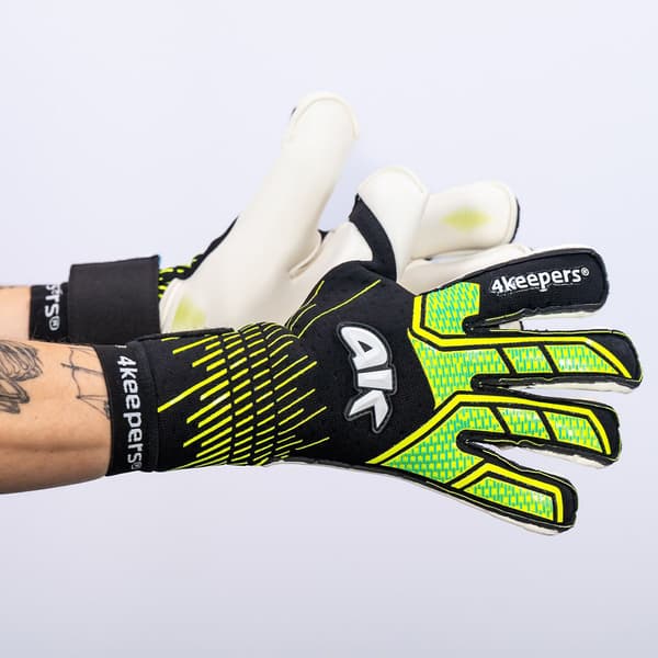 NEO volt RF2G junior | 4keepers NEO volt RF2G junior 7 målvaktshandskar