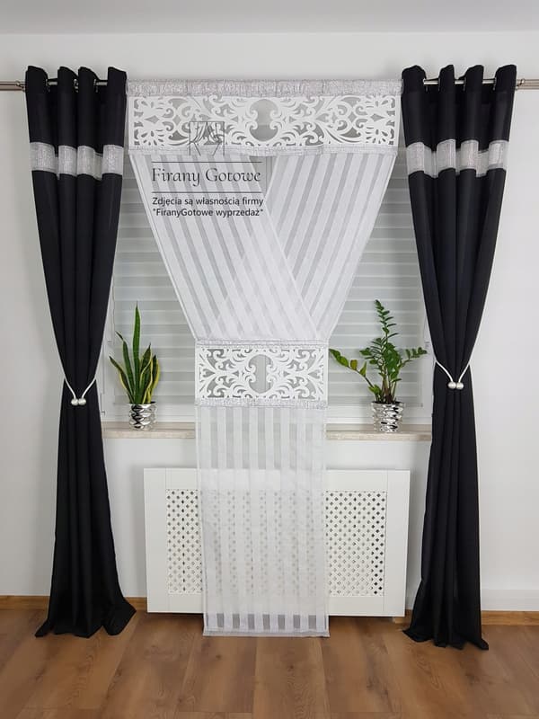 Dekorativt panel med strass og åbninger 250 cm
