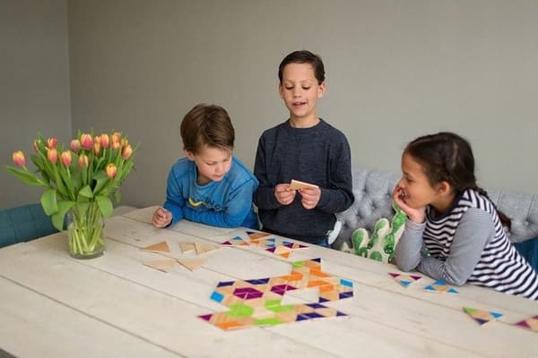 Arkad dominospel, trä triangelspel