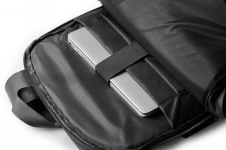 Trunk Travel Backpack - reppu läppäritaskulla (musta)