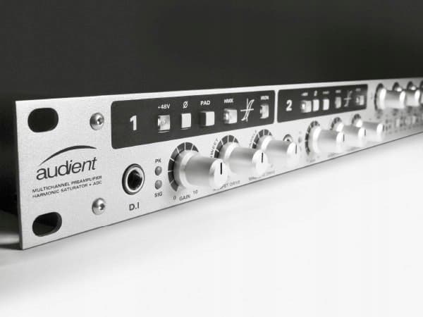 Audient ASP800 adat-mikrofonin esivahvistin