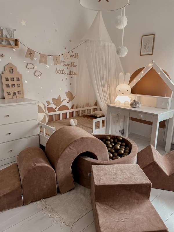 Fløjlsblødt skumlegepladsmåtte mørk beige