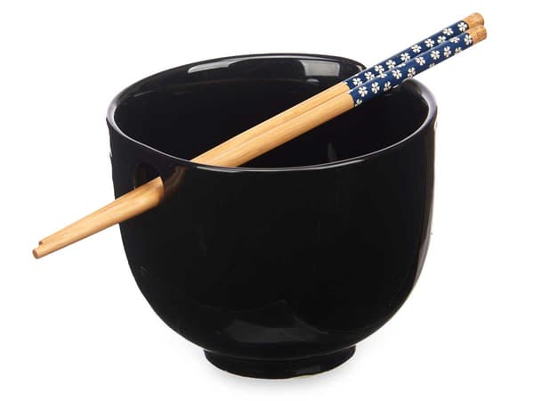 Ramenskål med ätpinnar, svart