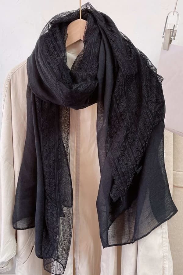 Sort tørklæde med blonder 180x90 cm - bomuld og polyester