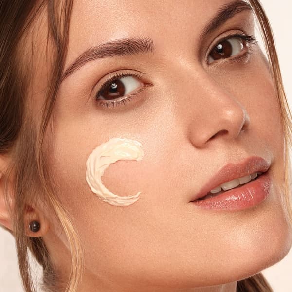 Stærkt lysnende udglattende creme 30+