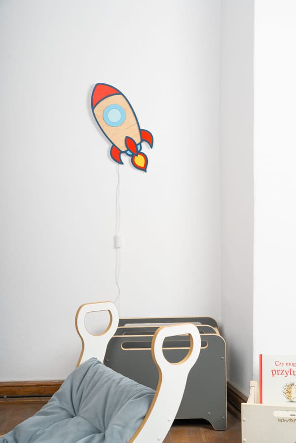 Trælampe ROCKET til børneværelset - natlampe til børn - tupti.lights