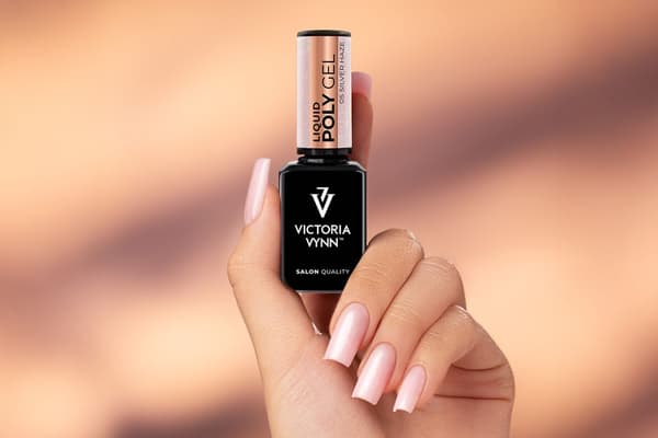 Victoria Vynn Neste Polygeeli 05 Silver Haze Akryyli Geeli Pullossa 15ml