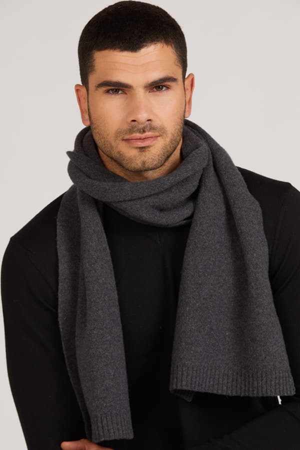 Herrscarf "SZALIK*02" i grafitfärg