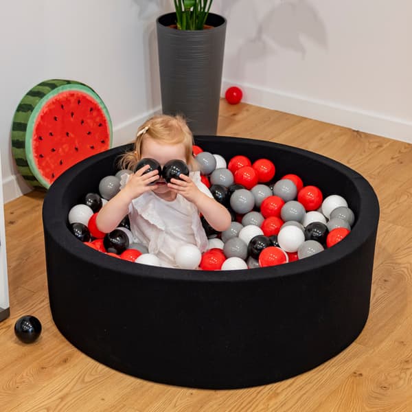 KiddyMoon plastbollar 7 cm röda 700 leksaksbollar set