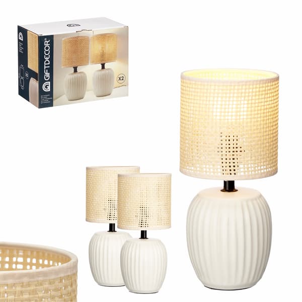 Set med två lampor med beige skärmar