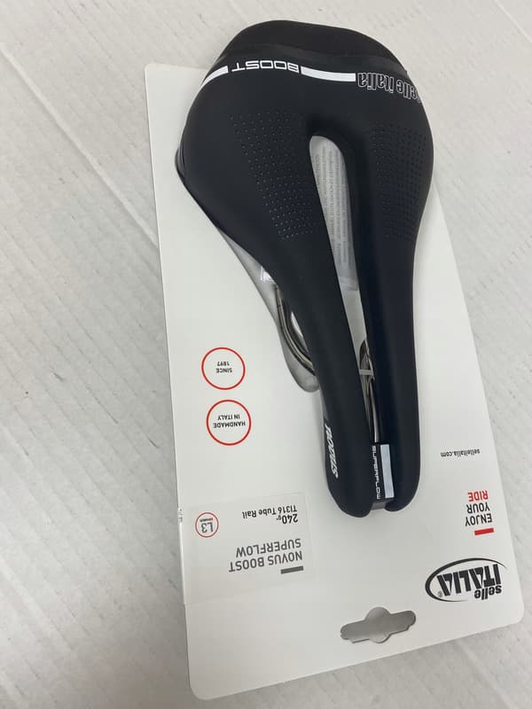 Selle Italia Novus Boost Superflow L -satula