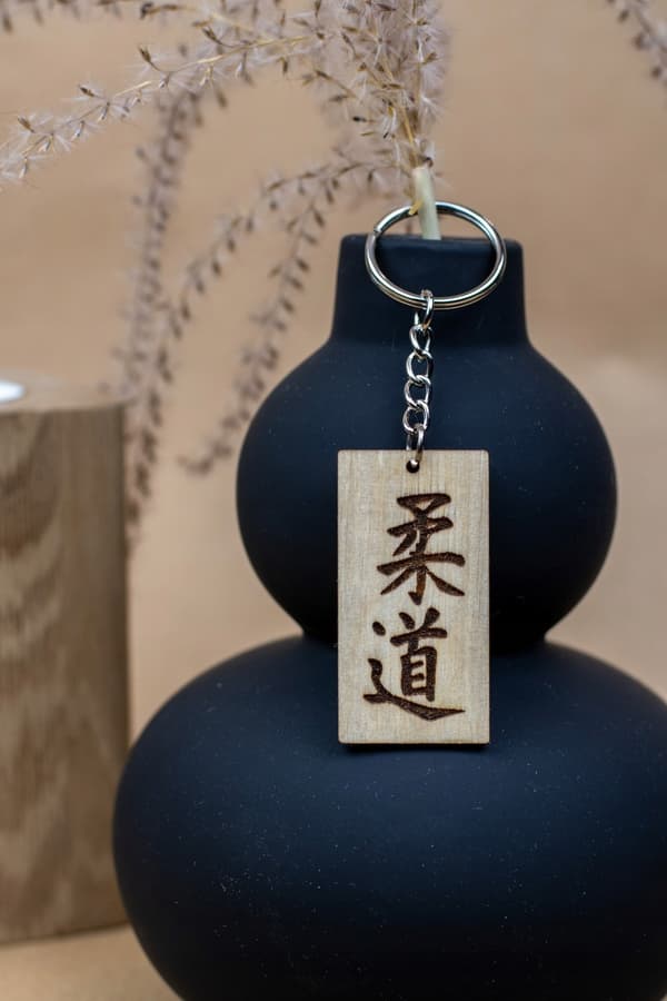 Judo-avaimenperä 2,5x5 cm puinen