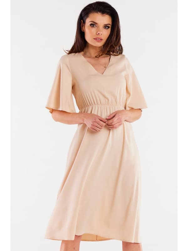 Utsvängd viskosklänning med V-ringning, beige M